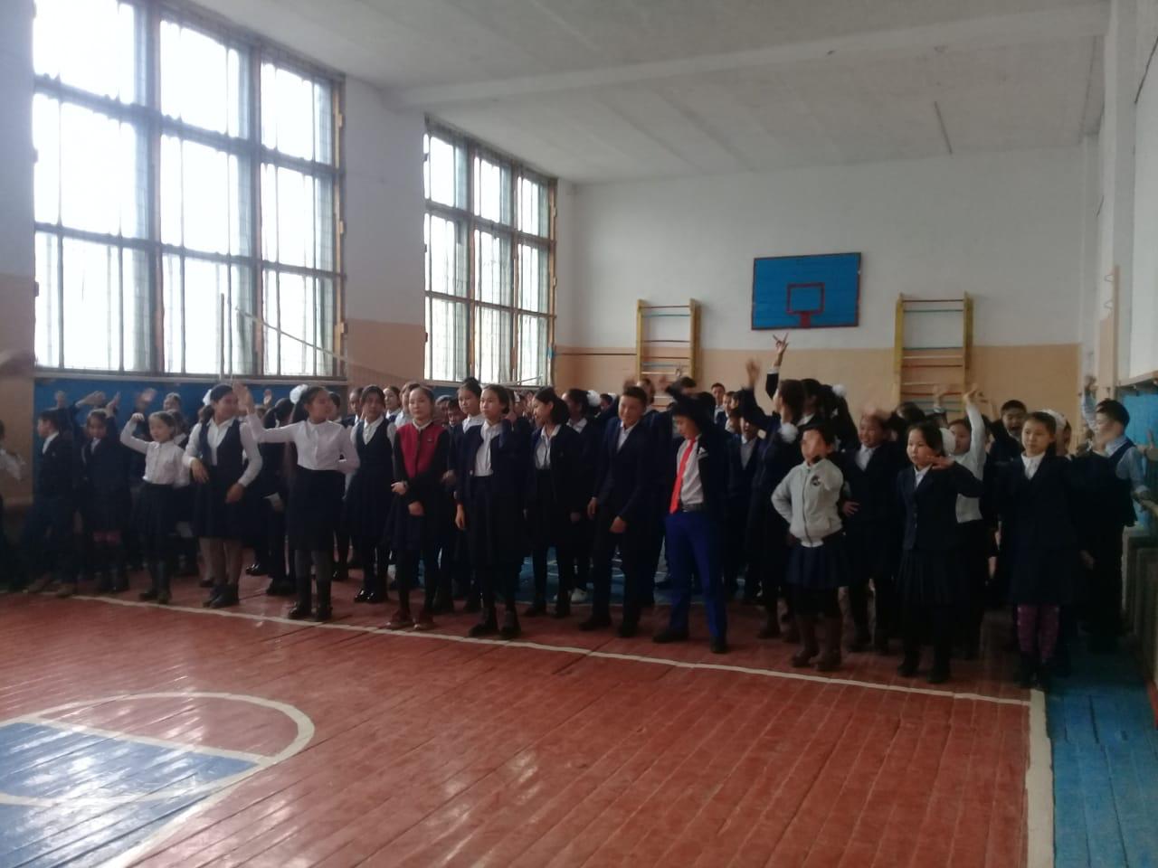 Шоқан Уәлиханов атындағы орта мектебінде "Қауіпсіз мектеп автобусы" атты республикалық акциясы аясында өткізілген іс-шаралардан көрініс.