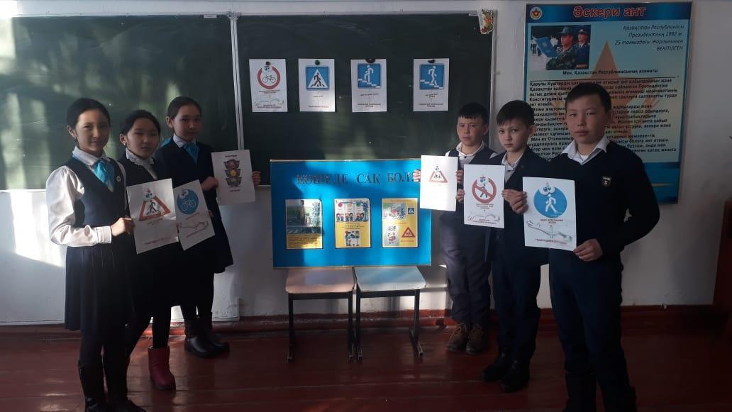 Шоқан Уәлиханов атындағы орта мектебінде "Қауіпсіз мектеп автобусы" атты республикалық акциясы аясында өткізілген іс-шаралардан көрініс.