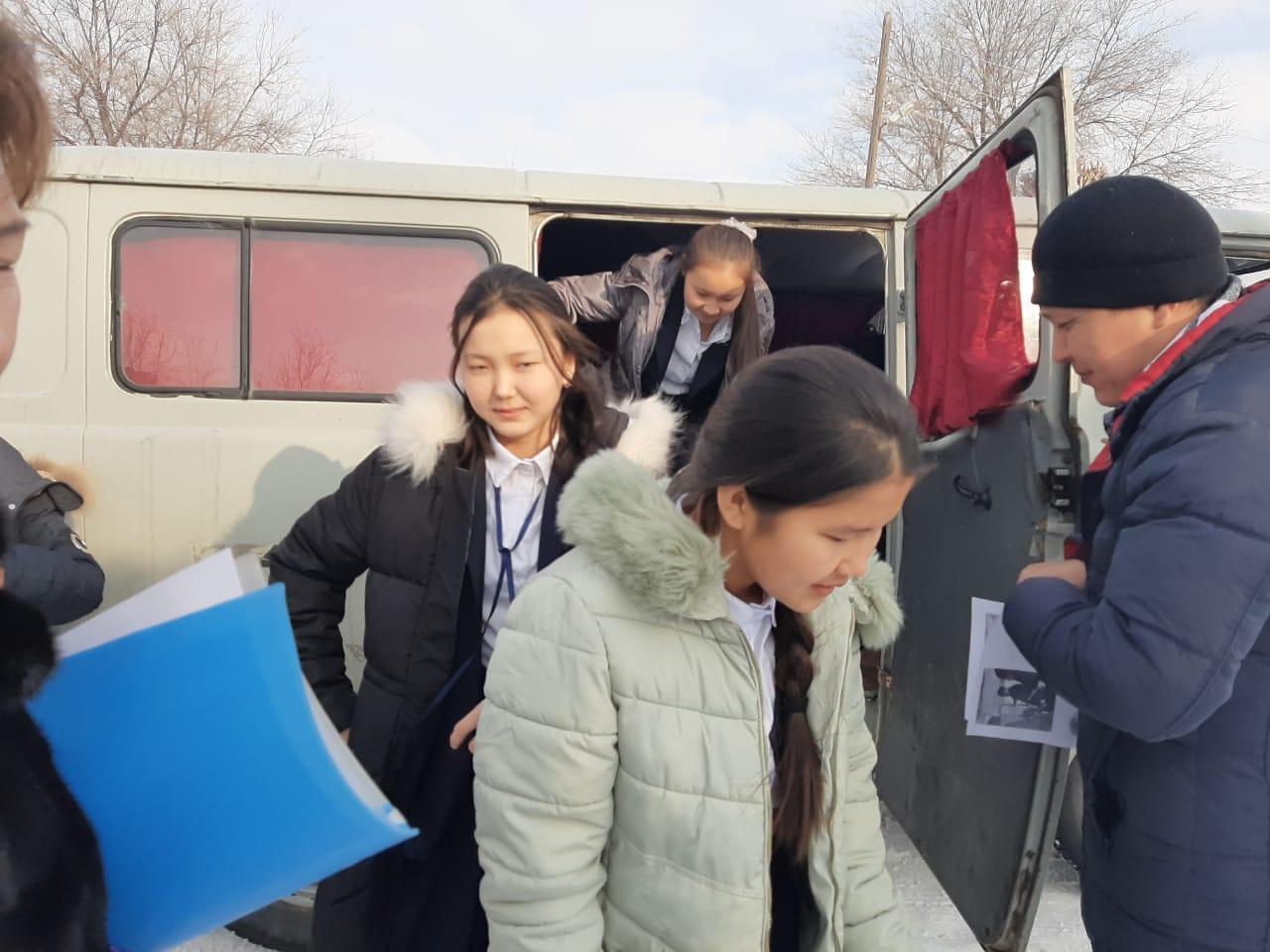 Шоқан Уәлиханов атындағы орта мектебінде "Қауіпсіз мектеп автобусы" атты республикалық акциясы аясында өткізілген іс-шаралардан көрініс.