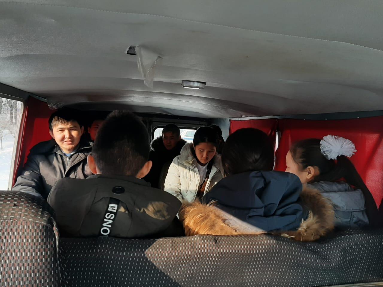 Шоқан Уәлиханов атындағы орта мектебінде "Қауіпсіз мектеп автобусы" атты республикалық акциясы аясында өткізілген іс-шаралардан көрініс.