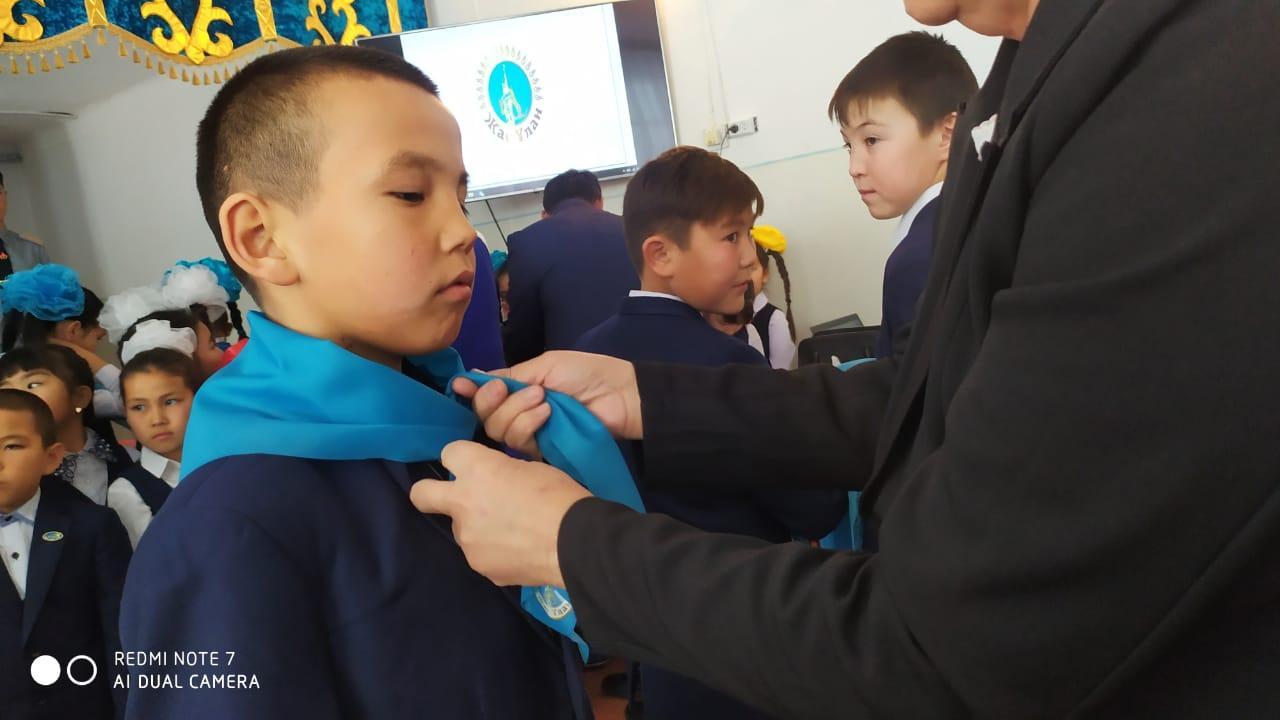 Жас Ұлан ұйымына қабылдау кезі.