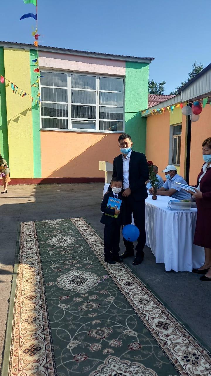 "Алғашқы қоңырау" мерекелік жиыны аясында-Әліппе тапсырылды.